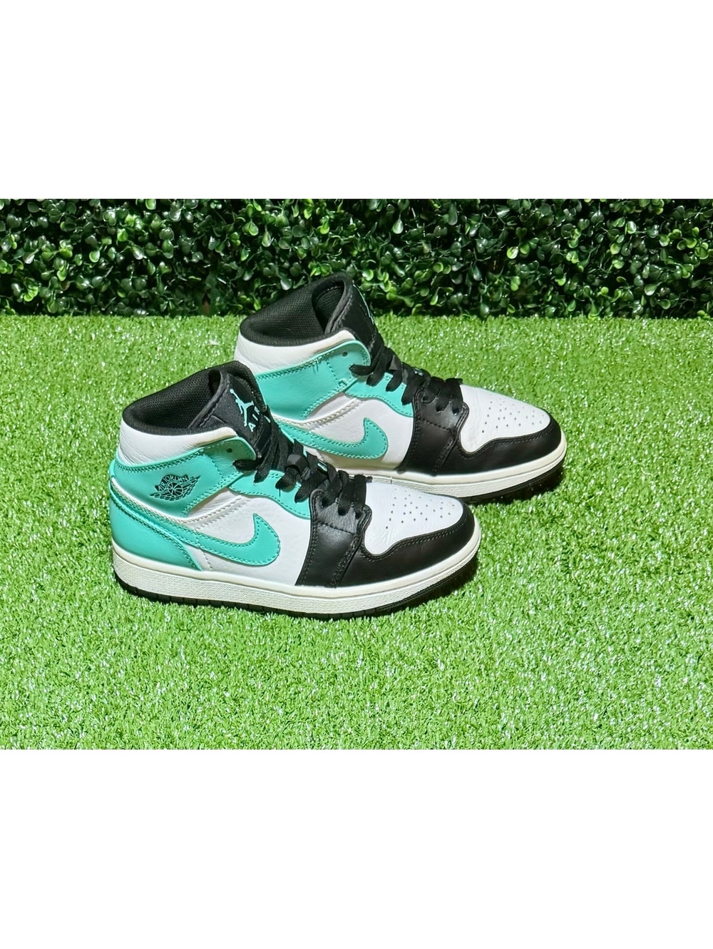 Air Jordan 1 Mid GS Black White Aqua Size 6Y / Women’s 7.5